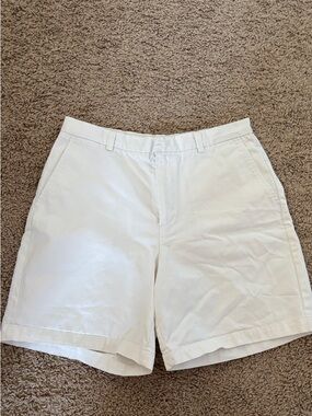 Classic Women White Cotton Chino Shorts